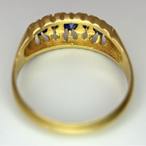 96 - AN 18K YELLOW GOLD ANTIQUE DIAMOND & SAPPHIRE RING 3.2G TOTAL WEIGHT, SIZE N HALLMARKED CHESTER 1917... 