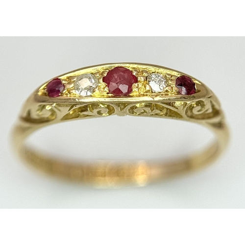 135 - AN 18K YELLOW GOLD ANTIQUE GEORGIAN OLD CUT DIAMOND & RUBY FIVE STONE RING 2.6G TOTAL WEIGHT, SIZE M... 