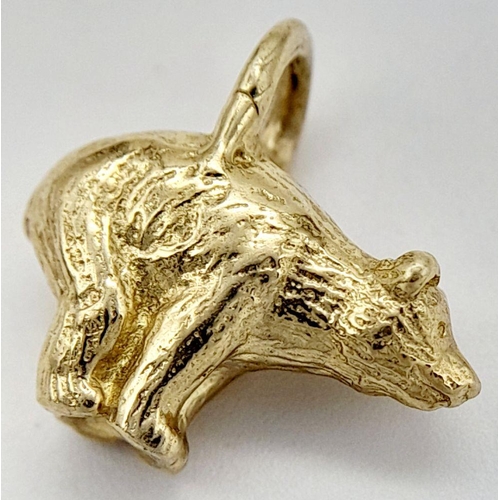 177 - A 9K YELLOW GOLD CHARM DEPICTING A BEAR SHITTING IN THE WOODS 4.9G TOTAL WEIGHT, 1.5CM x 1CM. Ref: S... 