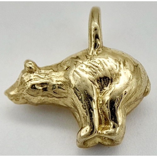 177 - A 9K YELLOW GOLD CHARM DEPICTING A BEAR SHITTING IN THE WOODS 4.9G TOTAL WEIGHT, 1.5CM x 1CM. Ref: S... 