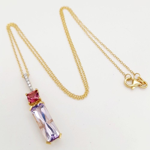 19 - AN 18K YELLOW GOLD DIAMOND, PINK TOPAZ & AMETHYST DROP PENDANT ON CHAIN.  4.7G. 2.5CM AND 42CM. AS11... 