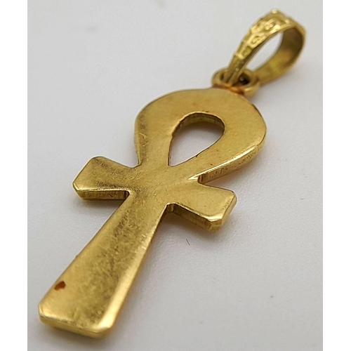 327 - AN 18K YELLOW GOLD EGYPTIAN ANKH CROSS PENDANT, 1CM x 2CM, 1.2G TOTAL WEIGHT. REF: SH1849I