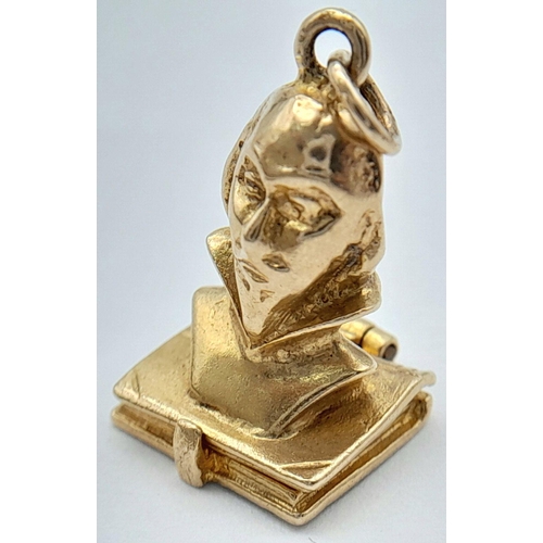 87 - A 9K YELLOW GOLD THE WORKS OF SHAKESPEARE BUST CHARM WHICH OPENS TO REVEAL THE LIST OF WORKS 2CM x 1... 