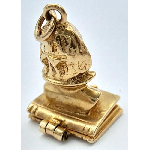 87 - A 9K YELLOW GOLD THE WORKS OF SHAKESPEARE BUST CHARM WHICH OPENS TO REVEAL THE LIST OF WORKS 2CM x 1... 