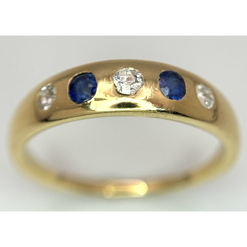 10 - AN 18K YELLOW GOLD DIAMOND & SAPPHIRE FIVE STONE RING 4.6G TOTAL WEIGHT, SIZE Q. Ref: SC 2058