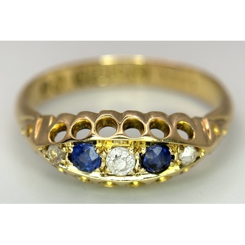 155 - AN 18K YELLOW GOLD ANTIQUE GEORGIAN OLD CUT DIAMOND & SAPPHIRE FIVE STONE RING 2.4G TOTAL WEIGHT, SI... 