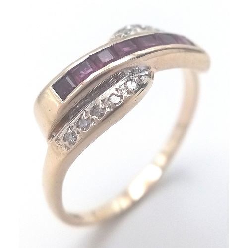 551 - A 9K YELLOW GOLD DIAMOND & RUBY RING 2G TOTAL WEIGHT, SIZE Q 1/2. Ref: SC 2018