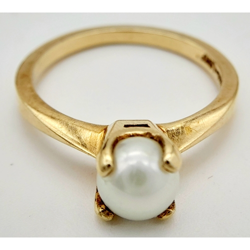 168 - Impressive 10 CARAT GOLD RING having SINGLE PEARL mounted to top. 2.85 grams. Size N.