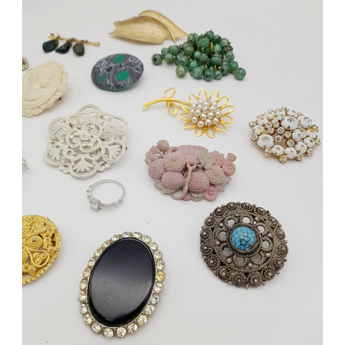 371 - Selection of Vintage BROOCHES to include large jewelled Statement Pieces. Please see pictures.