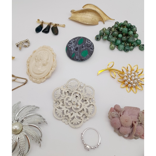 371 - Selection of Vintage BROOCHES to include large jewelled Statement Pieces. Please see pictures.