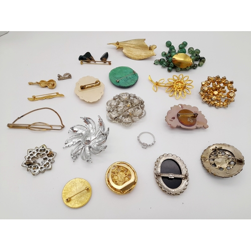 371 - Selection of Vintage BROOCHES to include large jewelled Statement Pieces. Please see pictures.