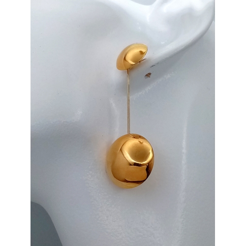 40 - A PAIR OF 18K YELLOW GOLD BALL DROP EARRINGS, 6CM LENGTH, 10.5G TOTAL WEIGHT. REF: SH1847I