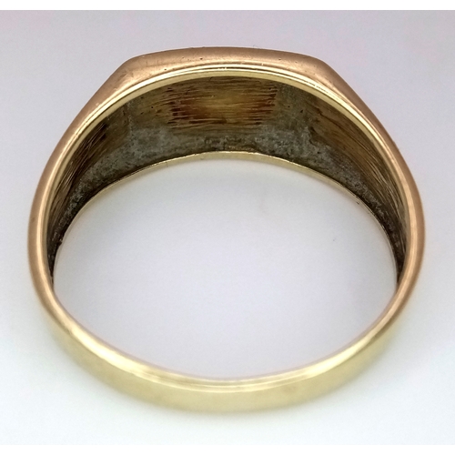 581 - Classic Vintage 9 CARAT GOLD SIGNET RING. Full UK Hallmark.  3.4 grams. Size S 1/2 -T.