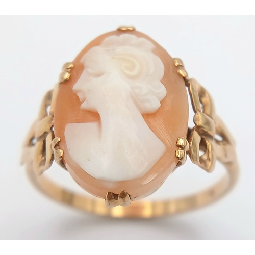 649 - A 9K Gold Cameo Ring. Size Q. 2.8g