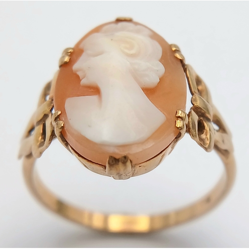 649 - A 9K Gold Cameo Ring. Size Q. 2.8g