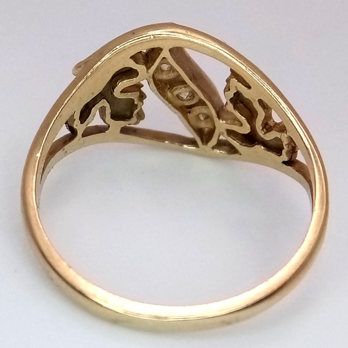 686 - Extremely cute and pretty 2 colour GOLD and DIAMOND RING. Having 2 x leaves in cut out style with a ... 