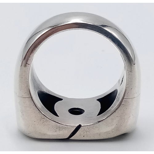 761 - A STERLING SILVER CURB LINK RING BY EVANET 28.5G TOTAL WEIGHT, SIZE T. Ref: 9267