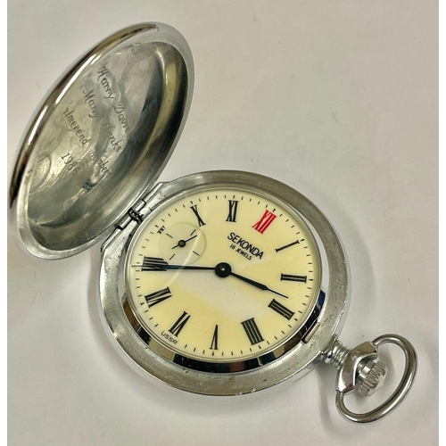 619 - A  Vintage full hunter pocket watch. In working order.
Ref: Lu16