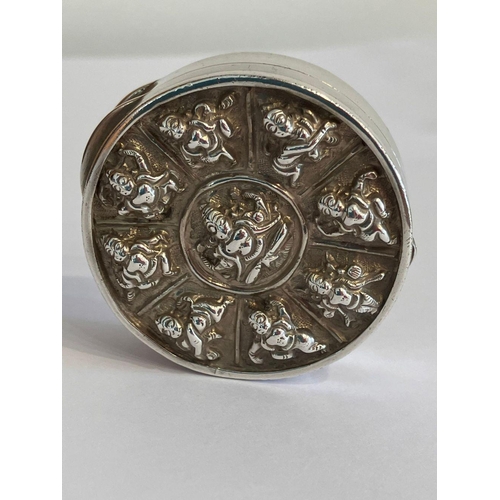 231 - Vintage INDIAN SILVER SNUFF BOX. Beautiful REPOUSSE LID with DEITIES.Approx 29 grams. 4.5 cm Diamete... 