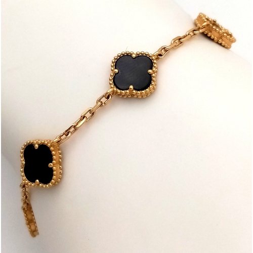 536 - An 18K Yellow Gold and Black Onyx Lucky Clover Bracelet. 16cm. 5.5g total weight. NLG73007