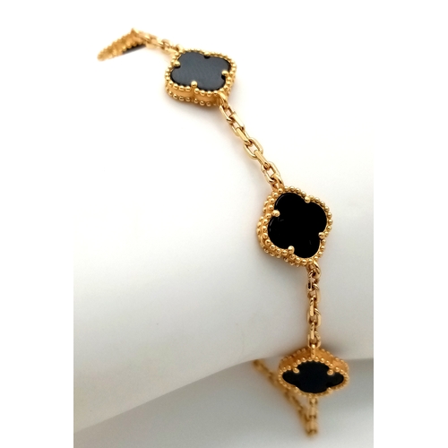 536 - An 18K Yellow Gold and Black Onyx Lucky Clover Bracelet. 16cm. 5.5g total weight. NLG73007