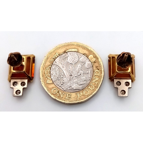 186 - An 18K Yellow Gold, Diamond and Citrine Brooch/Pendant and Earring Set. 11ctw of quality, clean emer... 