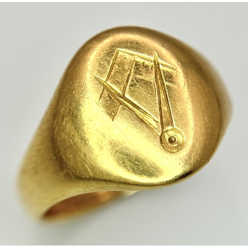 47 - A Vintage 18K Yellow Gold Masonic Signet Ring. Size N. 6.9g