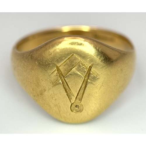 47 - A Vintage 18K Yellow Gold Masonic Signet Ring. Size N. 6.9g