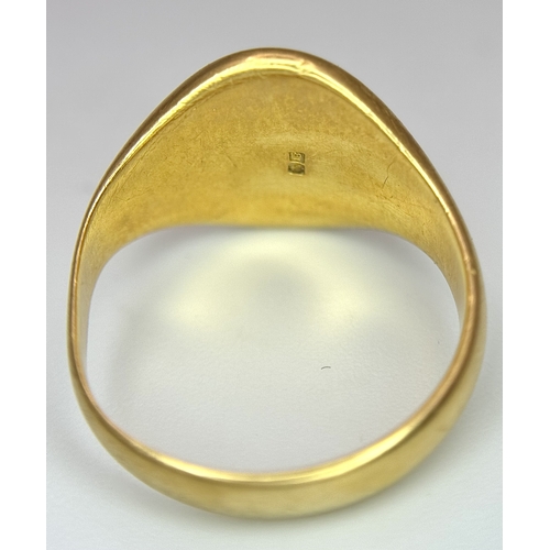 47 - A Vintage 18K Yellow Gold Masonic Signet Ring. Size N. 6.9g