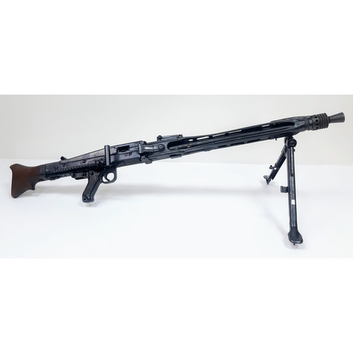 198 - A WW2 (1943) German (deactivated) MG42 Machine Gun. Used extensively by the Wehrmacht and Waffen SS ... 