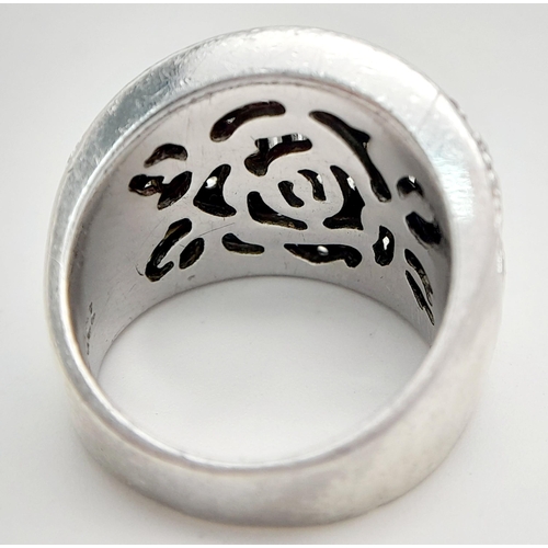 1567 - A STERLING SILVER STONE SET FANCY RING. 11.1G IN WEIGHT. SIZE N. Ref: 8167