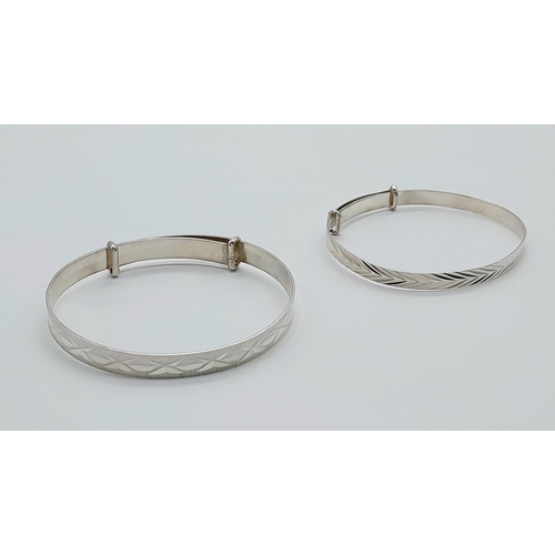 1518 - 2 X STERLING SILVER BABY / CHILDS BANGLES 7.8G TOTAL. Ref: 4132 / 4114