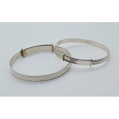 1518 - 2 X STERLING SILVER BABY / CHILDS BANGLES 7.8G TOTAL. Ref: 4132 / 4114