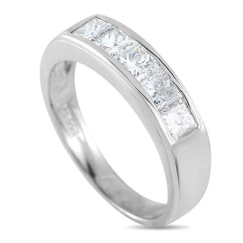 801 - A Platinum 1.0ct Diamond Ring. Features a band width and top height both measuring 3mm, Ring Size M.... 