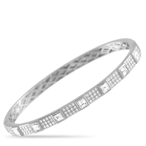 979 - An 18K White Gold 2.65ct Diamond Bracelet. Features a series of sparkling diamonds and an array of g... 