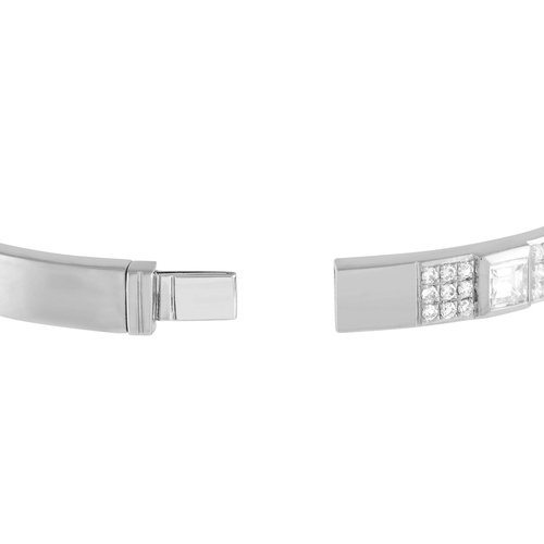 979 - An 18K White Gold 2.65ct Diamond Bracelet. Features a series of sparkling diamonds and an array of g... 