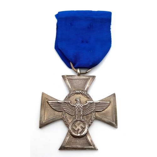 136 - A WW2 German Police 18 Year Service Medal. Original Medal with a replacement ribbon.