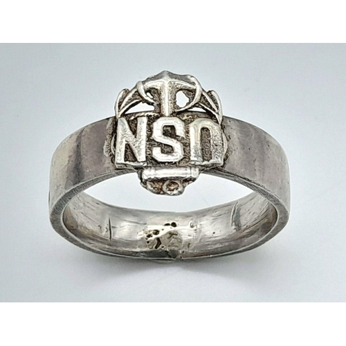 283 - A WW2 Silver US Navy Ring. UK Size “Y” US Size 12.5.