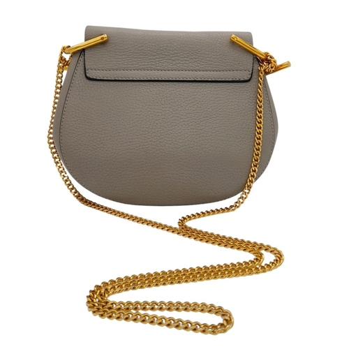 146 - A Chloé Drew Shoulder Bag. Grained grey leather exterior with gold-toned hardware, chain shoulder st... 