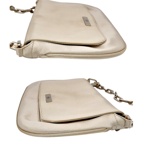 412 - A Gucci Satin Chain Shoulder Bag. Beige satin exterior with a silver-tone chain-link strap. Flap ope... 