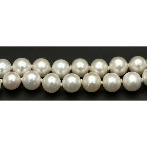 532 - A Cultured Pearl Necklace with a 9K Gold Clasp. 38cm. Ref: 20864