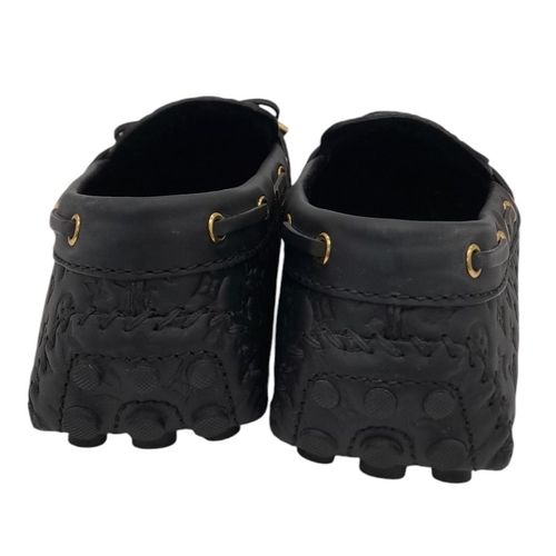 559 - A pair of Louis Vuitton Empreinte Gloria Loafers. Made from black leather with embossed LV monogram,... 