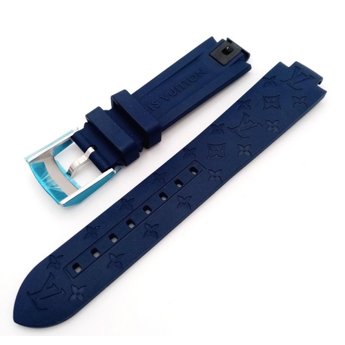 727 - A Louis Vuitton Tambour Street Diver Quartz Gents Watch. Model - QA124. White rubber strap. Stainles... 