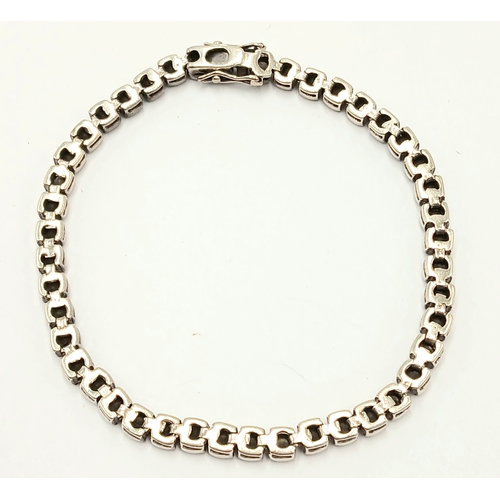 1392 - A Vintage Silver and Clear Stone Tennis Bracelet. 20cm Length. Bracelet width is 4mm. Gross weight 1... 