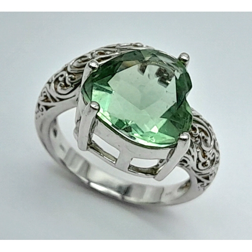 872 - A Very Detailed Design, Sterling Silver, Scroll and Snake Design Emerald Green Stone Heart Ring Size... 