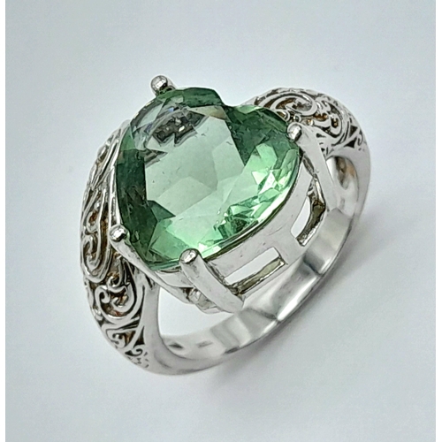 872 - A Very Detailed Design, Sterling Silver, Scroll and Snake Design Emerald Green Stone Heart Ring Size... 