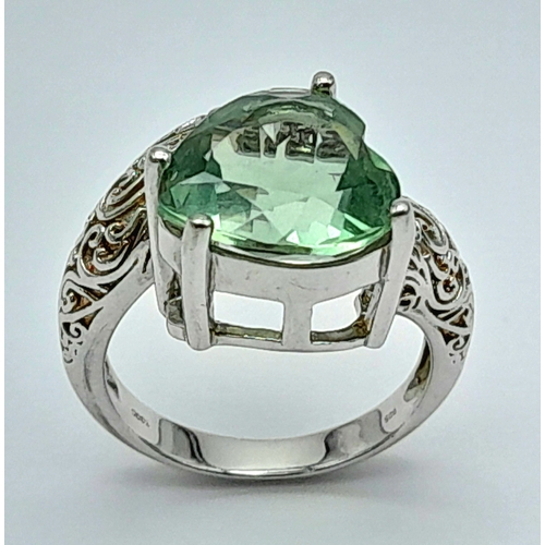 872 - A Very Detailed Design, Sterling Silver, Scroll and Snake Design Emerald Green Stone Heart Ring Size... 