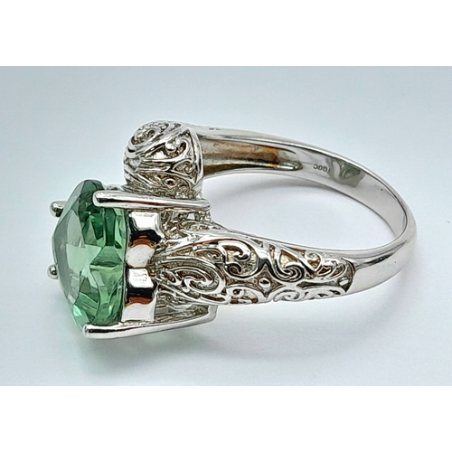 872 - A Very Detailed Design, Sterling Silver, Scroll and Snake Design Emerald Green Stone Heart Ring Size... 