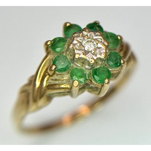 112 - Extremely pretty 9 CARAT GOLD DIAMOND & GREEN CHALCEDONY RING. Having a central DIAMOND with GREEN C... 