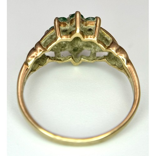 112 - Extremely pretty 9 CARAT GOLD DIAMOND & GREEN CHALCEDONY RING. Having a central DIAMOND with GREEN C... 